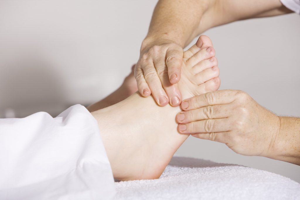 foot, foot rub, pain, joint stress, ergonomics, support, standing, consequences of standing